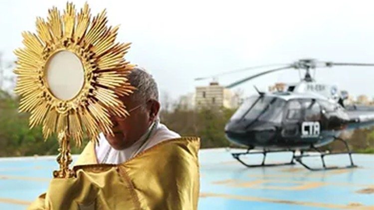 (Dom Gilberto Pastana, arcebispo de S&atilde;o Lu&iacute;s do Maranh&atilde;o, no CTA para ben&ccedil;&atilde;o sobre a cidade de S&atilde;o Lu&iacute;s | Foto: Gabriel Aquino, Ascom ArquiSlz)