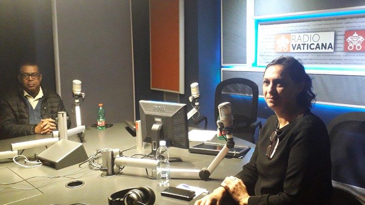 Filinto Elísio e Márcia Souto (editores e organizadores do Colóquio e do Festival) na Rádio Vaticano em maio de 2024
