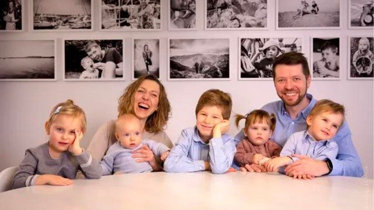 Papa: Iertarea, cel mai bun medicament pentru vindecarea familiilor aflate în criză (imagine simbolică)