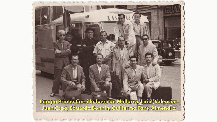 Jedna z pierwszych grup organizujących kursy