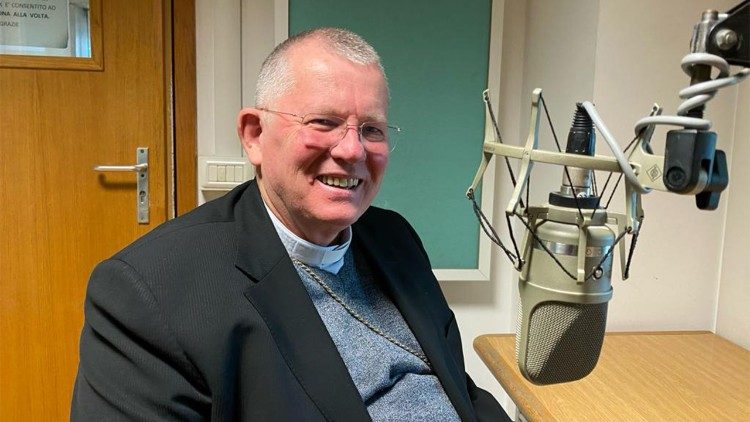 Monseñor Jaime Spengler en los estudios de Radio Vaticana.