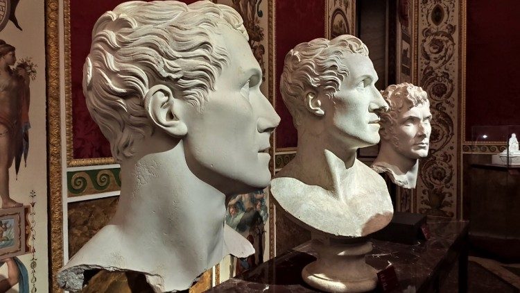 Calchi in gesso dei ritratti di Antonio Canova