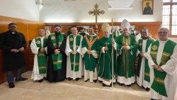 Chipre, dom Edgar Peña Parra preside a Missa na comunidade católica latina em Nicósia (Vatican Media)