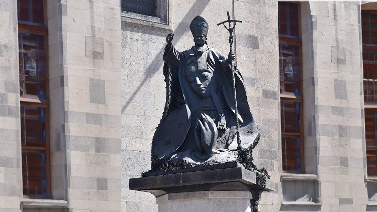 Pomnik Jana Pawła II wykonany z kluczy zebranych od mieszkańc&oacute;w Meksyku (Bogdan Myśliwiec)