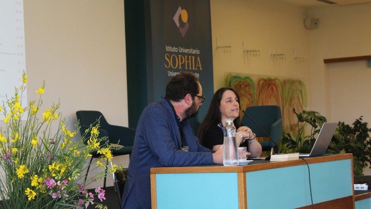 La vicerettrice Valentina Gaudiano al tavolo dei relatori