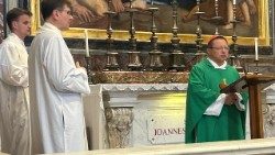 Kard. Grzegorz Ryś przewodniczący Mszy św. przy grobie św. Jana Pawła II