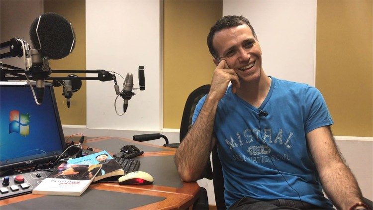 Enrico Petrillo negli studi di Radio Vaticana - Vatican News, immagine di repertorio