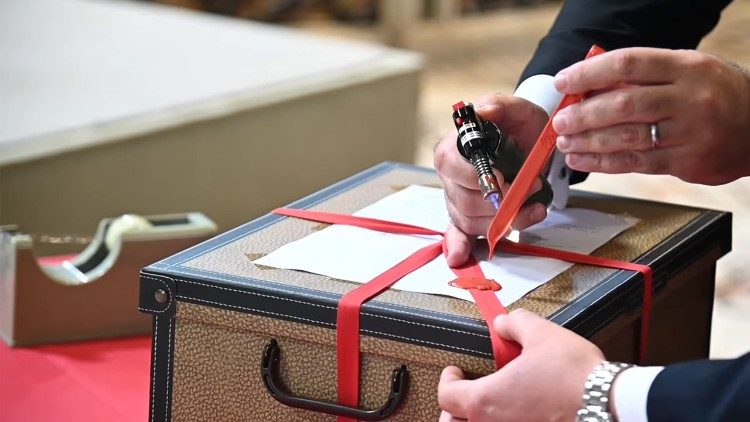 Niêm phong hồ sơ điều tra của giáo phận Roma