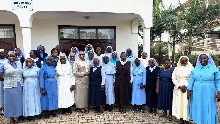  Associazione dei religiosi in Uganda, beneficiari della Fondazione Hilton, con suor Jane Wakahiu
