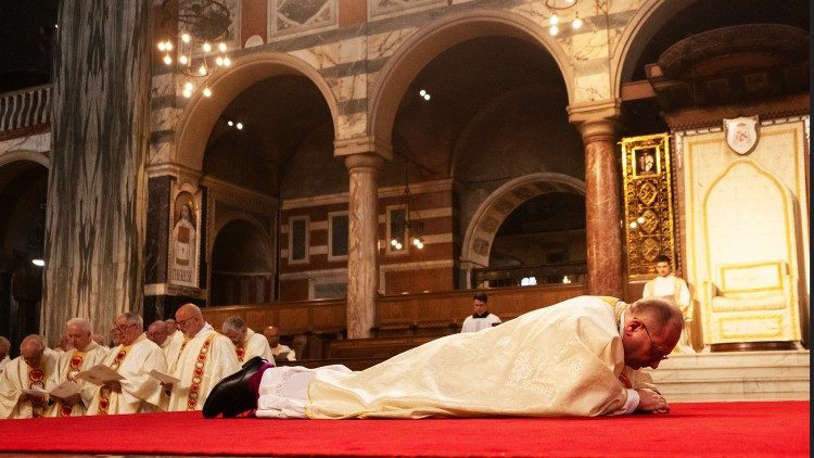 A ordenação do Bispo Waller pelo cardeal Fernandez (foto © Marcin Mazur)