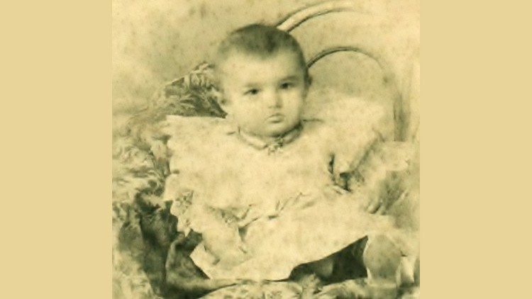 Madre Carminha bebê.