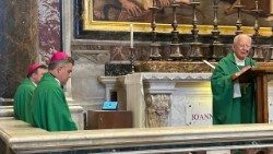 Abp Marek Jędraszewski przewodniczący Mszy św. przy grobie św. Jana Pawła II (ks. Paweł Rytel-Andrianik)