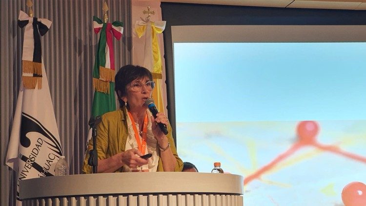 Alejandra Planker de Aguerre al congresso "Salute relazionale nei legami familiari"