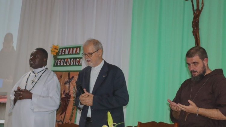 Arcebispo da Beira (Moçambique), Dom Claudio Dalla Zuanna durante a XXVIII Semana Teológica