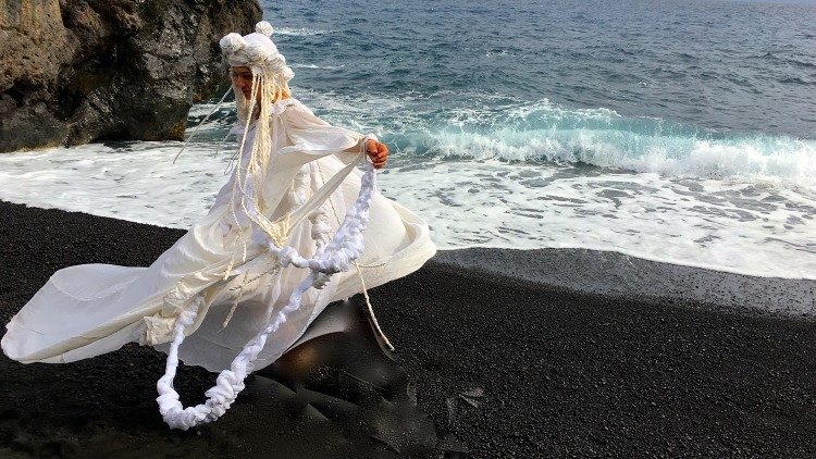 Una rappresentazione in riva al mare