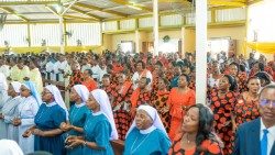 Kumwomba Mwenyezi Mungu aijalie Tanzania amani, umoja na mshikamano; viongozi wapate hekima na moyo wa kuwatumikia wananchi kwa haki na uadilifu;  wananchi  waendelee kujenga utamaduni wa upendo na kuheshimiana.