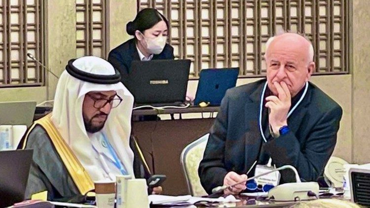 പൊന്തിഫിക്കൽ അക്കാദമി പ്രെസിഡന്റ് ആർച്ച്ബിഷപ് വിൻചെൻസൊ പാല്യ - ഹിരോഷിമയിൽനിന്നുള്ള ഒരു ദൃശ്യം