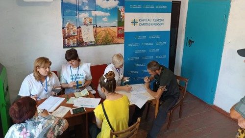 Ukraine: la vie et la charité d'un prêtre sous le feu continu de la guerre