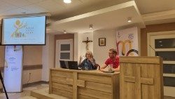 Suor Nathalie Becquart, sottosegretario del Sinodo dei Vescovi, nella sua lezione pubblica agli Incontri Teologici del Mediterraneo di Rijeka