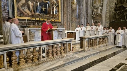 Ks. Górski przy grobie św. Jana Pawła II: władza Królestwa Bożego kocha miłością bezinteresowną