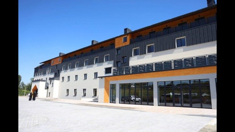 Центр ім. Івана Павла ІІ в Шаровечці, що на околицях Хмельницького