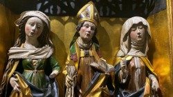 Święci Marta, Maria i Łazarz. Fragment średniowiecznego ołtarza. Muzeum Narodowe w Warszawie (s. Amata J. Nowaszewska CSFN)