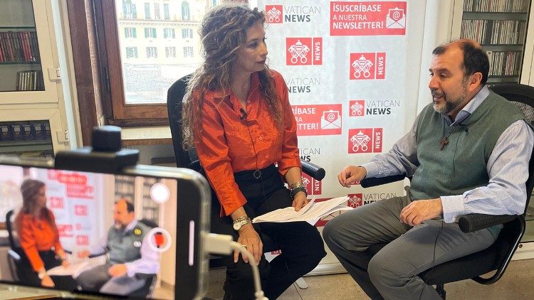 Entrevistando al padre Luis Flores de la parroquia de Sagrario