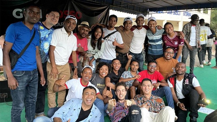 Il Gen Rosso con alcuni giovani 