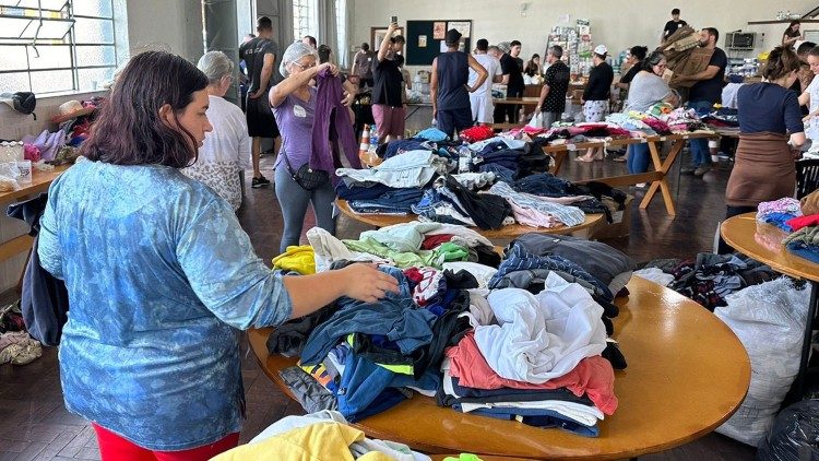 Paróquias da cidade de Canoas (RS) acolhem famílias desabrigadas 