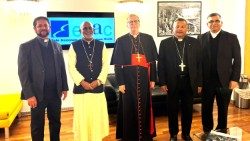 एरनाकुलम अंगामली के सिरो मालाबार धर्मप्रांत के महाधर्माध्यक्ष मार रफाएल थातिल एवं अन्य प्रतिनिधि