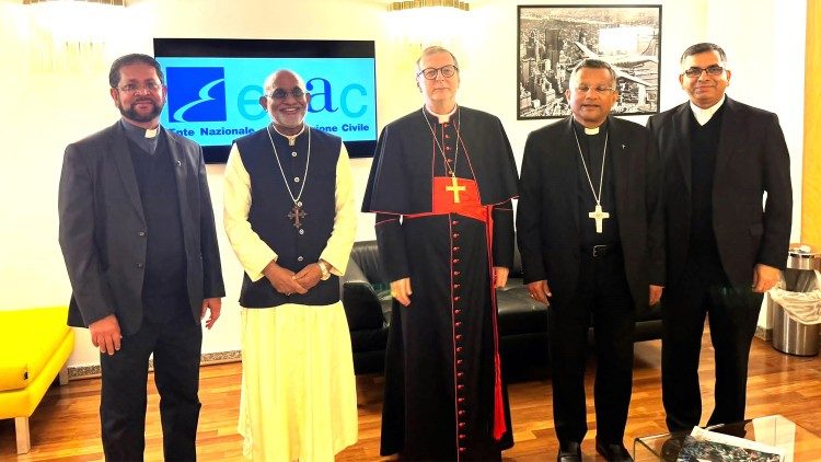 एरनाकुलम अंगामली के सिरो मालाबार धर्मप्रांत के महाधर्माध्यक्ष मार रफाएल थातिल एवं अन्य प्रतिनिधि