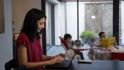 Save the Children, rapporto sulla maternità in Italia