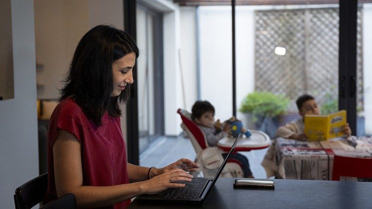 Save the Children, rapporto sulla maternità in Italia