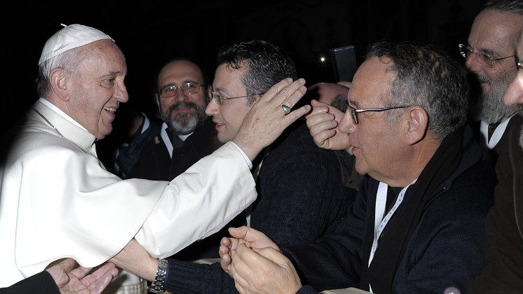 ഫ്രാൻസിസ് പാപ്പാ “കാരുണ്യത്തിന്റെ മിഷനറിമാർക്കൊപ്പം” 2015-ലെ ജൂബിലി അവസരത്തിൽനിന്നുള്ള ഒരു ദൃശ്യം