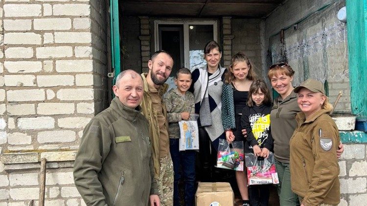 Angels of joy with aid