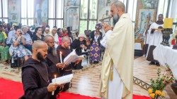 Profissão perpétua de 3 religiosos da Fraternidade Pobres de Jesus Cristo, Beira (Moçambique)