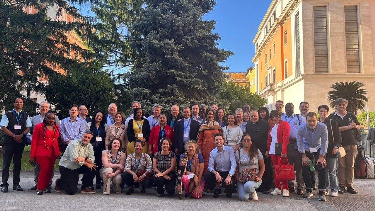 Participaram do encontro os representantes da Organização Internacional do Trabalho, da Igreja Católica, da Cúria Vaticana, do Conselho Mundial de Igrejas e acadêmicos de universidades e de sindicatos