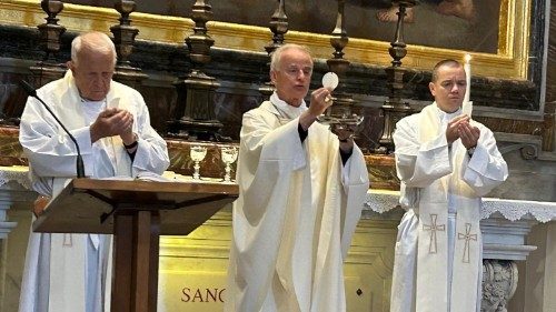 Ks. Cisek przy grobie Jana Pawła II: wiara sprowadzona do tradycji jest zbyt słaba