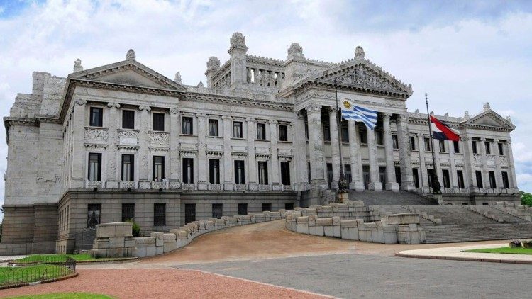 Palacio Legislativo en Montevideo, Uruguay (foto de archivo).