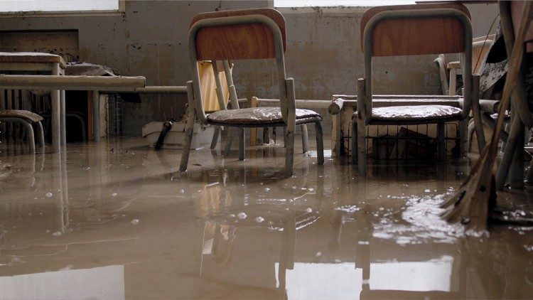 Una scuola allagata