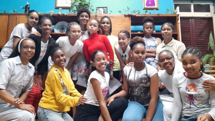 Grupos juvenis com as Orionitas