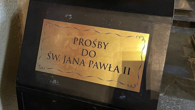 Wierni przybywający do Kalwarii Zebrzydowskiej często modlą się za przyczyną Papieża Polaka (Małgorzata Rokoszewska)