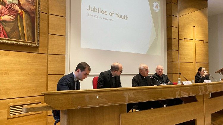 Monseñor Fisichella en su intervención en el Congreso