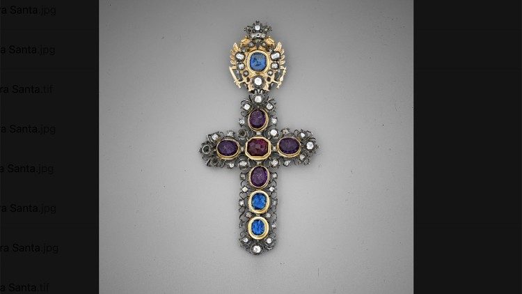Croce pettorale Vienna, 1735 Oro, argento e pietre preziose 13 x 7 x 1,20 cm Terra Sancta Museum, Gerusalemme. Dono di Carlo VI d’Asburgo, imperatore del Sacro Romano Impero
