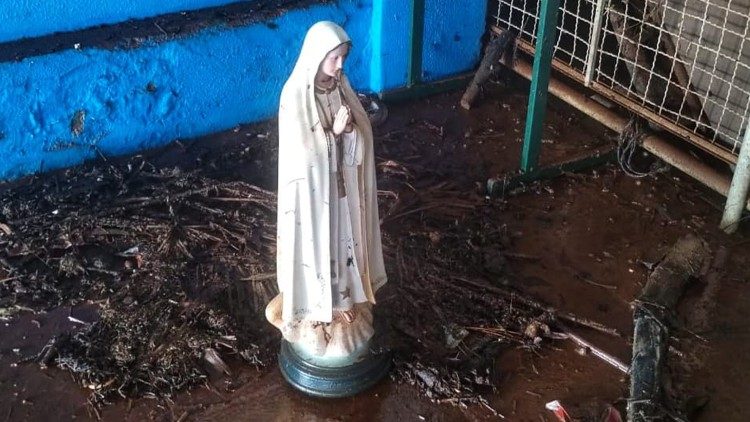 Imagem de Nossa Senhora, localizada na capela do Colégio São Francisco, no bairro São Geraldo 