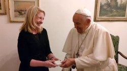 El Papa Francisco junto a la directora de la UNICEF, Catherine Russell