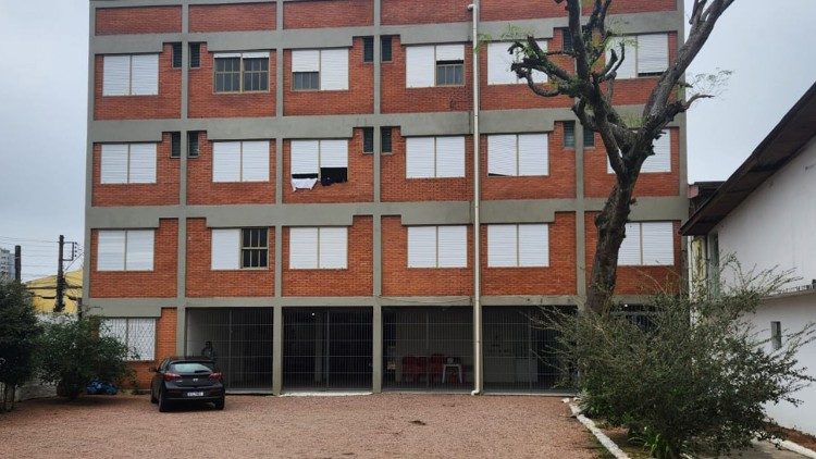 A Casa de Retiros ao fundo da Paróquia. (Foto: Mauricio Salvadori)