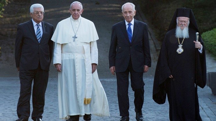 Pope Francis, Israeli President Shimon Peres and Palestinian President Mahmoud Abbas accompanied by Ecumenical Patriarch Bartholomew I on June 8, 2014