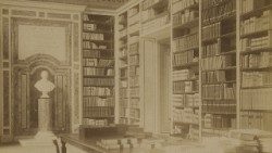 Die Apostolische Bibliothek des Vatikans in einer historischen Aufnahme