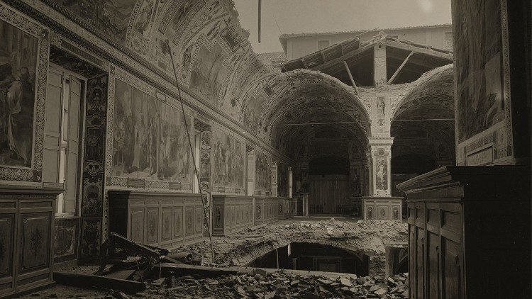 Scatti dalla mostra "Souvenirs de Babel"